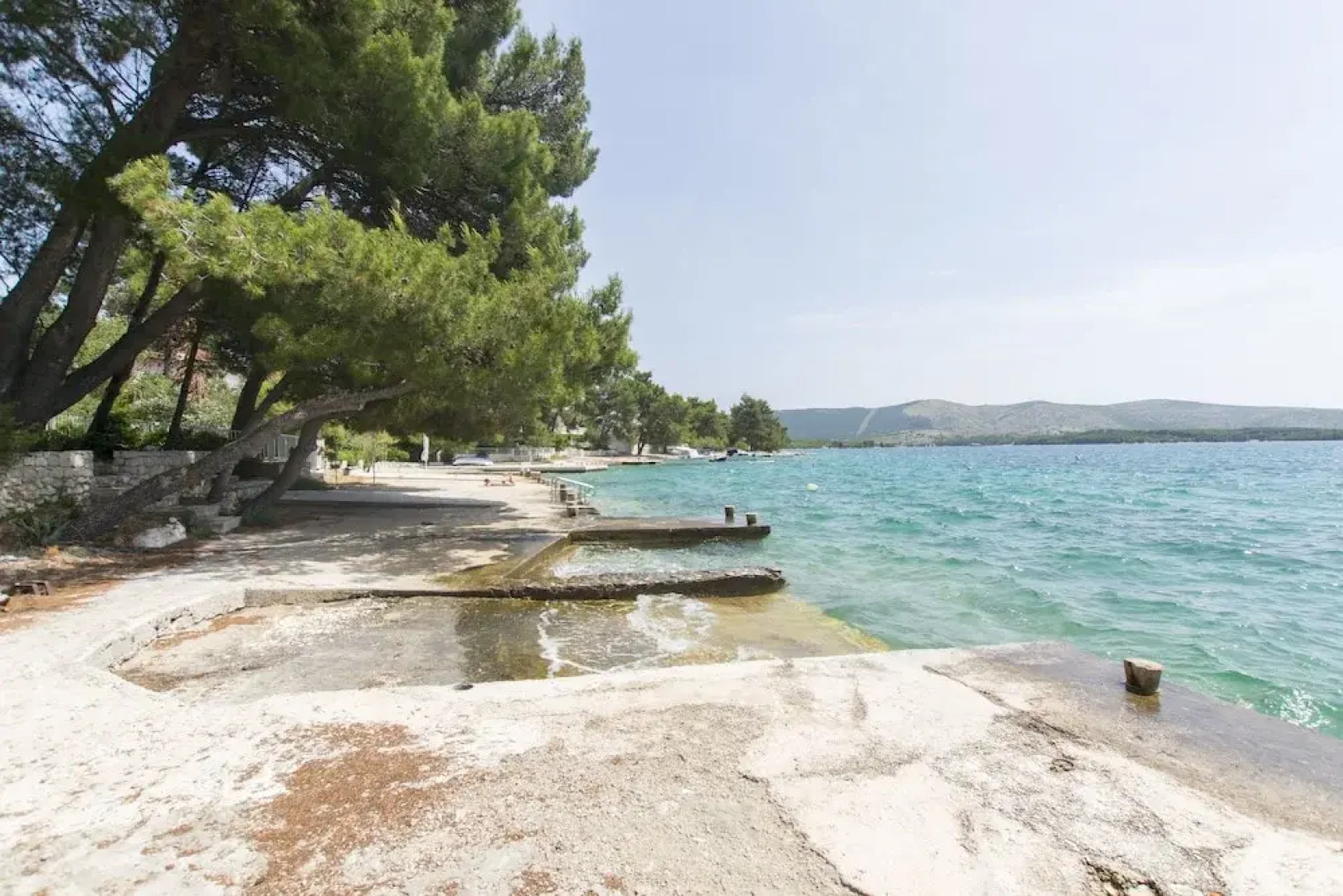 Apartment In the shadow