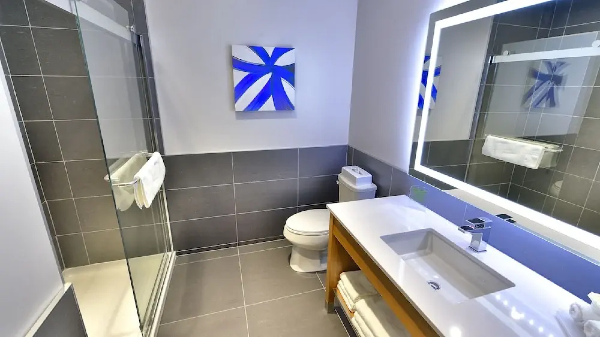 Holiday Inn Express & Suites Vaudreuil, an IHG Hotel