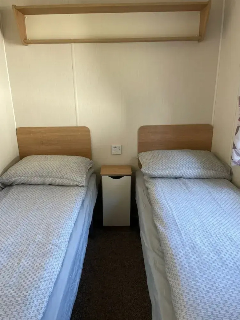 Caravan - Sleeps 6 & Parking