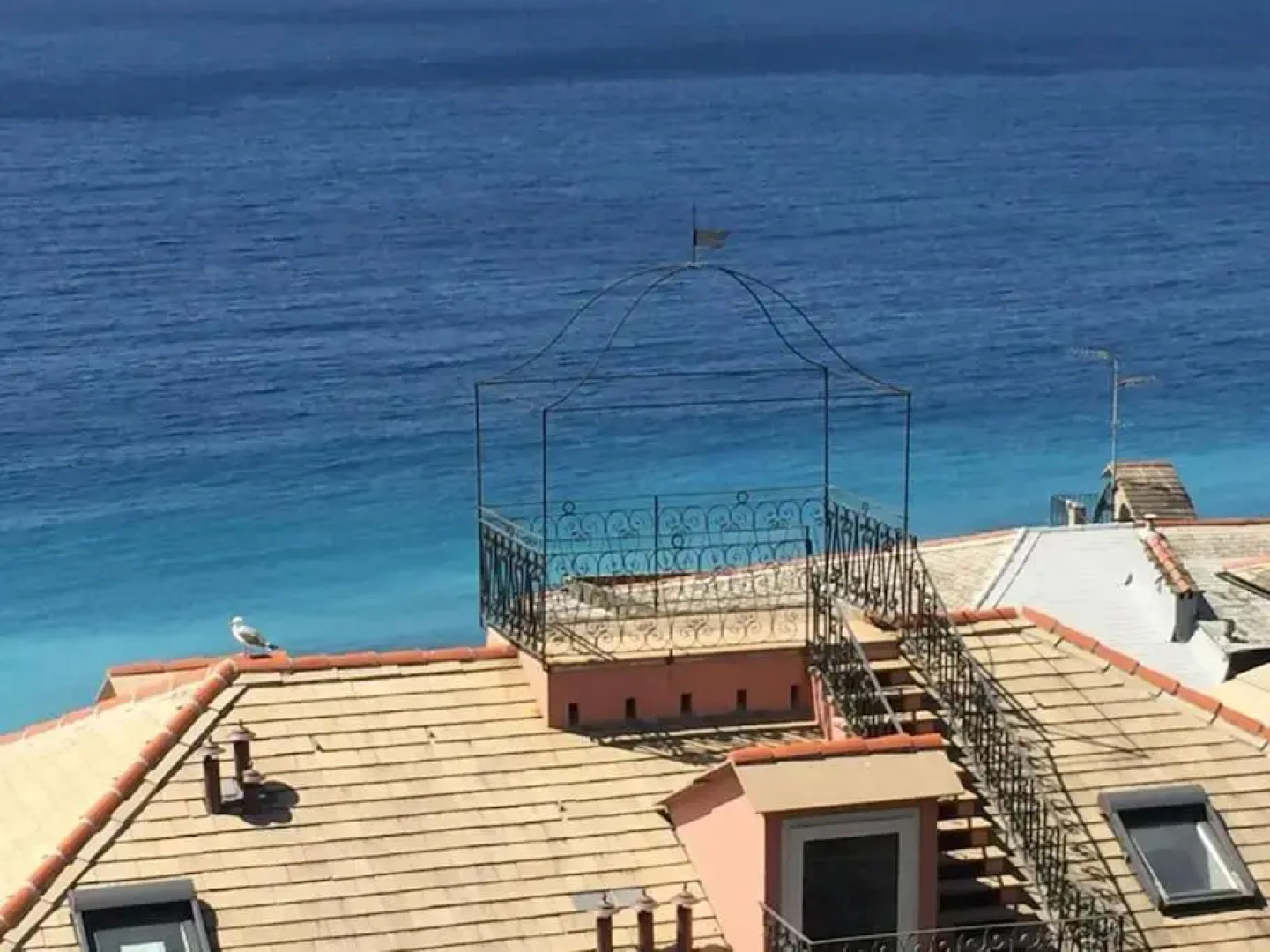 Rose Attico magnifica vista mare parcheggio privato 2 minuti dalla spiaggia