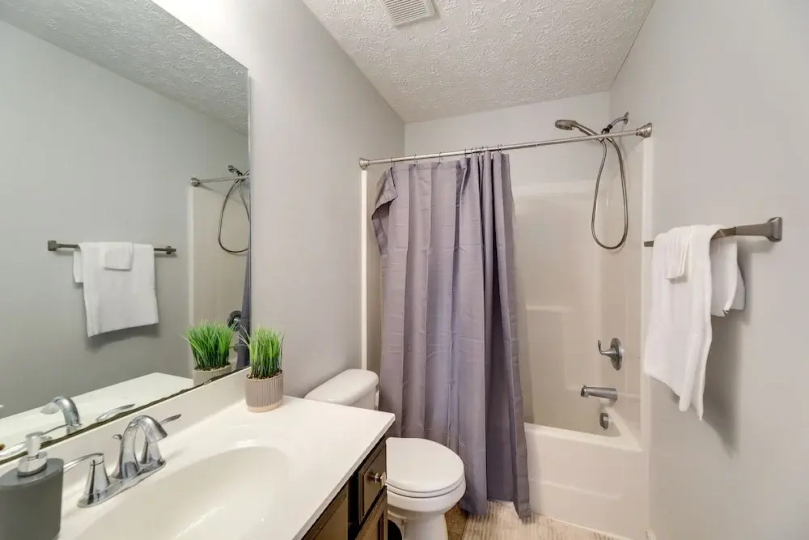 Havelock Home: Private Yard, 2 Mi to Cherry Point!