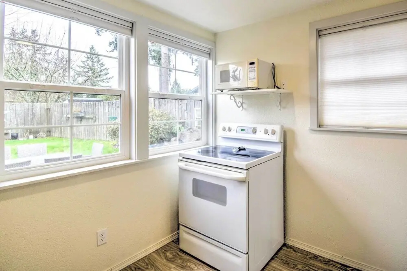 Port Angeles Abode w/ Yard & Guest House!