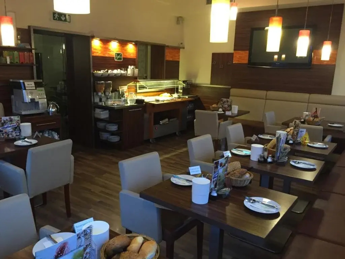 Cafe-Bar-Hotel Highway