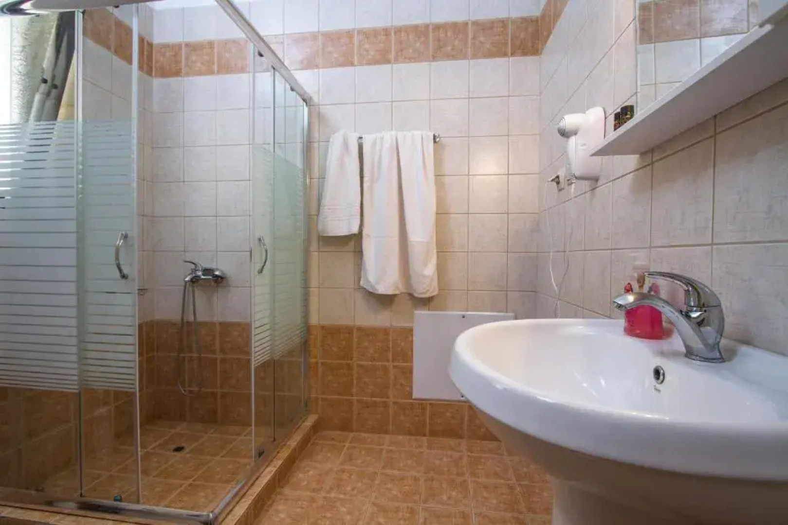 Agarathos Traditional Rooms With Pool