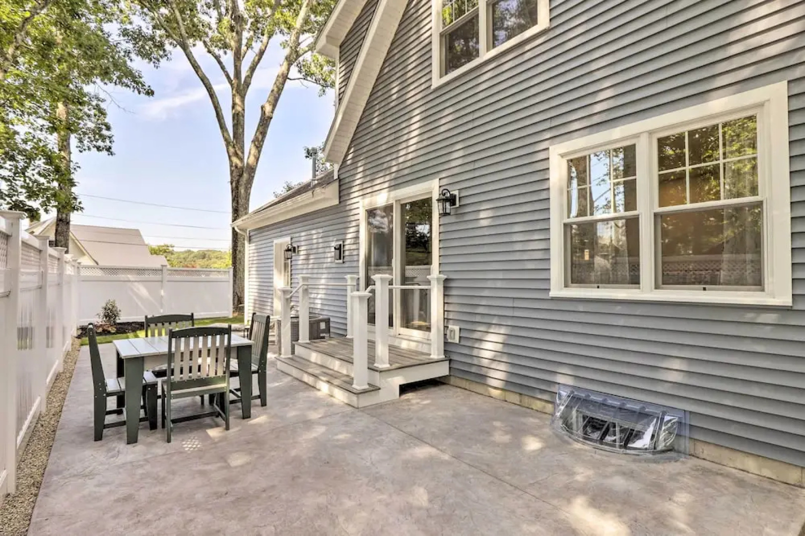 Sun-dappled Retreat - Walk to Wickaboag Lake!