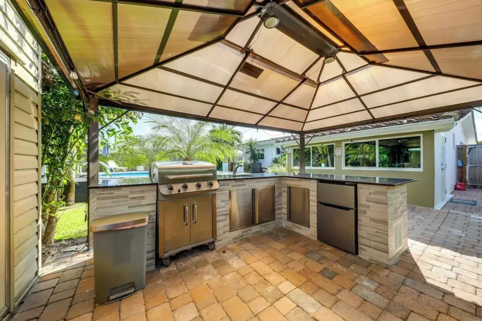 4 Mi to the Beach: Pet-friendly Oakland Park Home