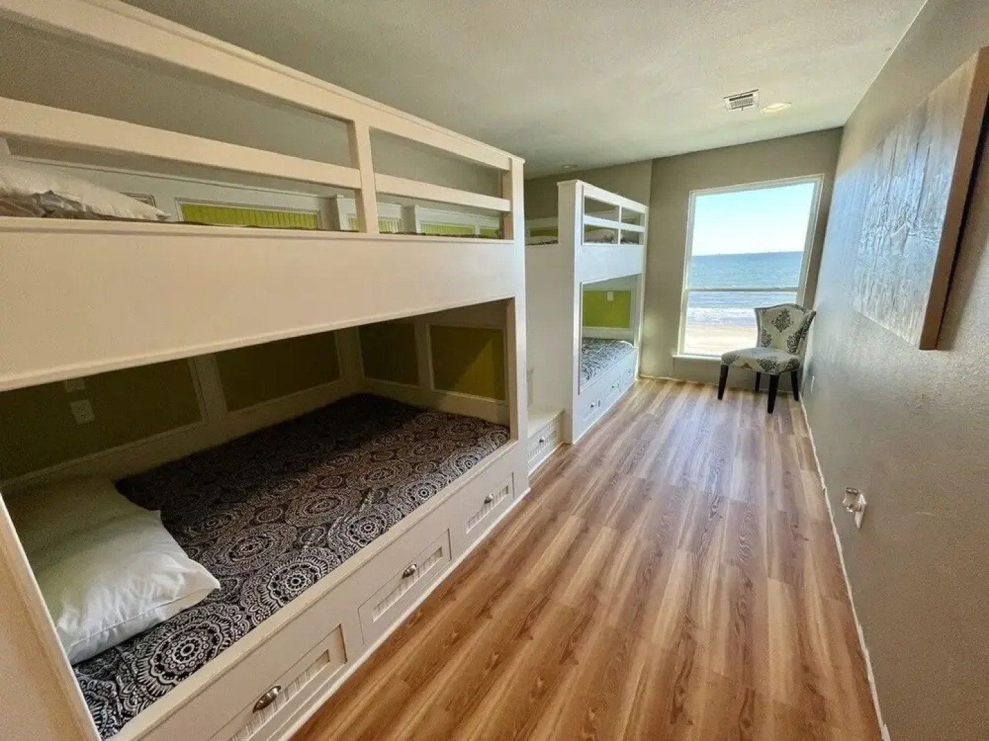 23 Yards To The Sea 6 Bedroom Home by Redawning