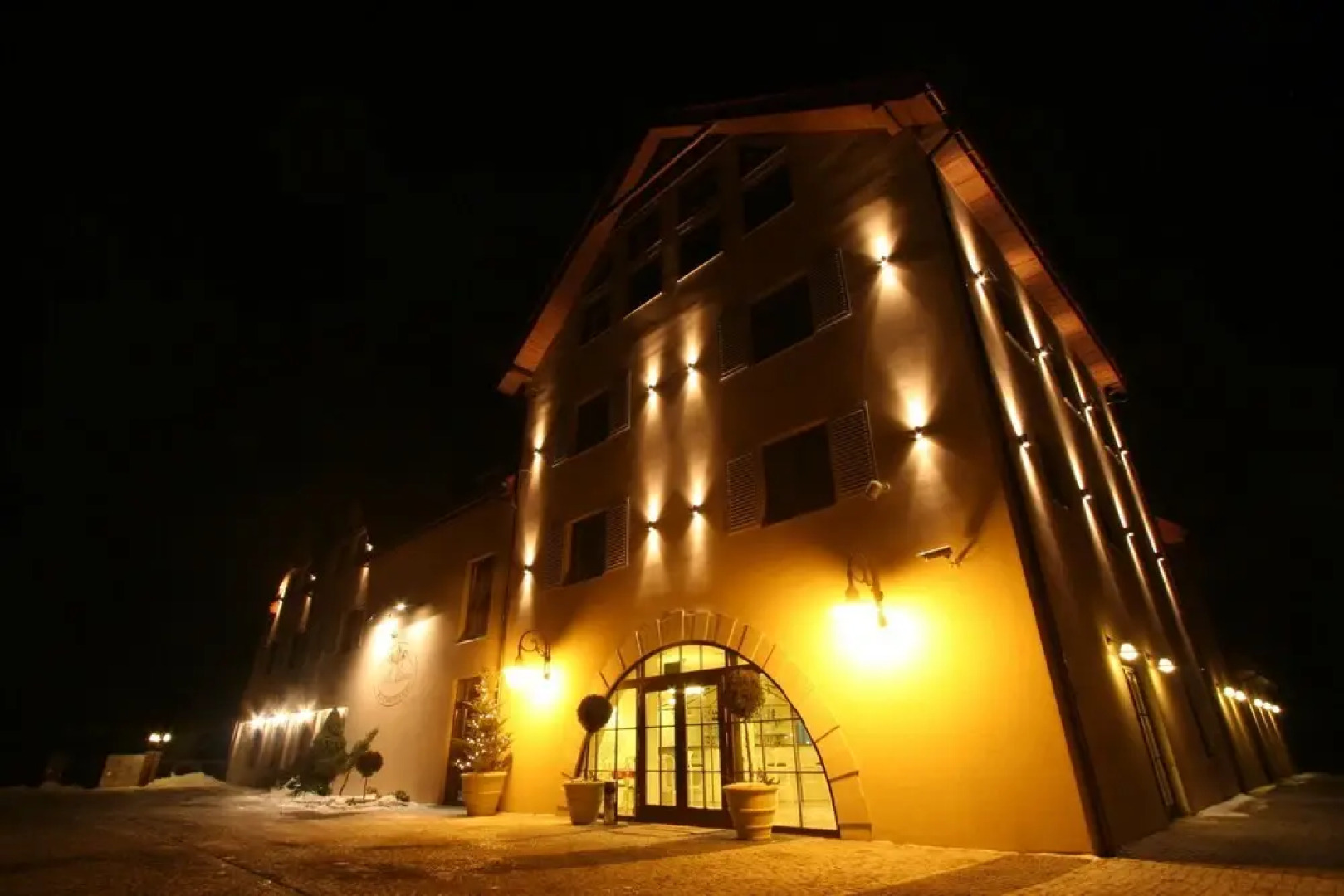 Villa Estera - Hotel & Restauracja