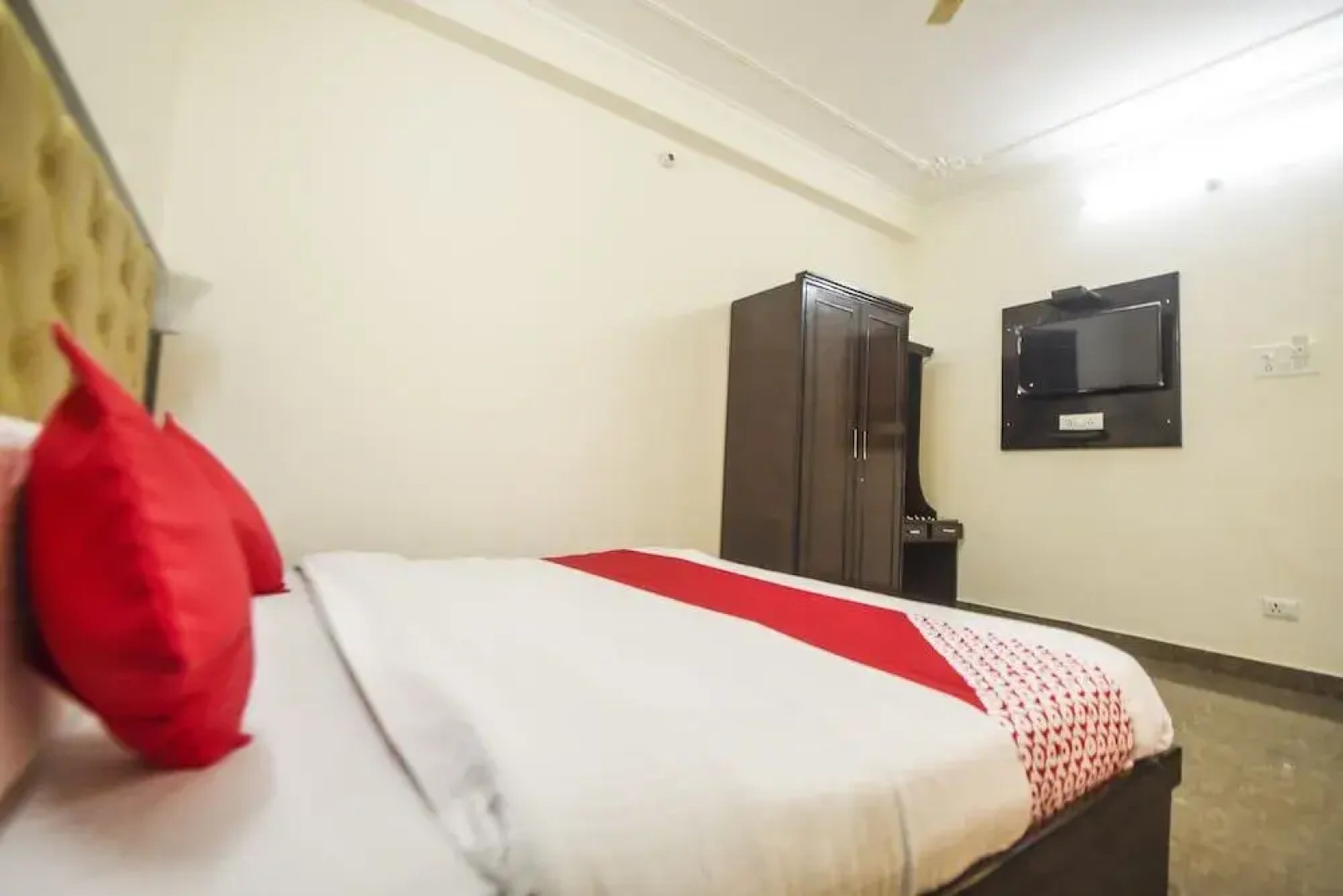 Oyo 15438 Vivek Nomadic