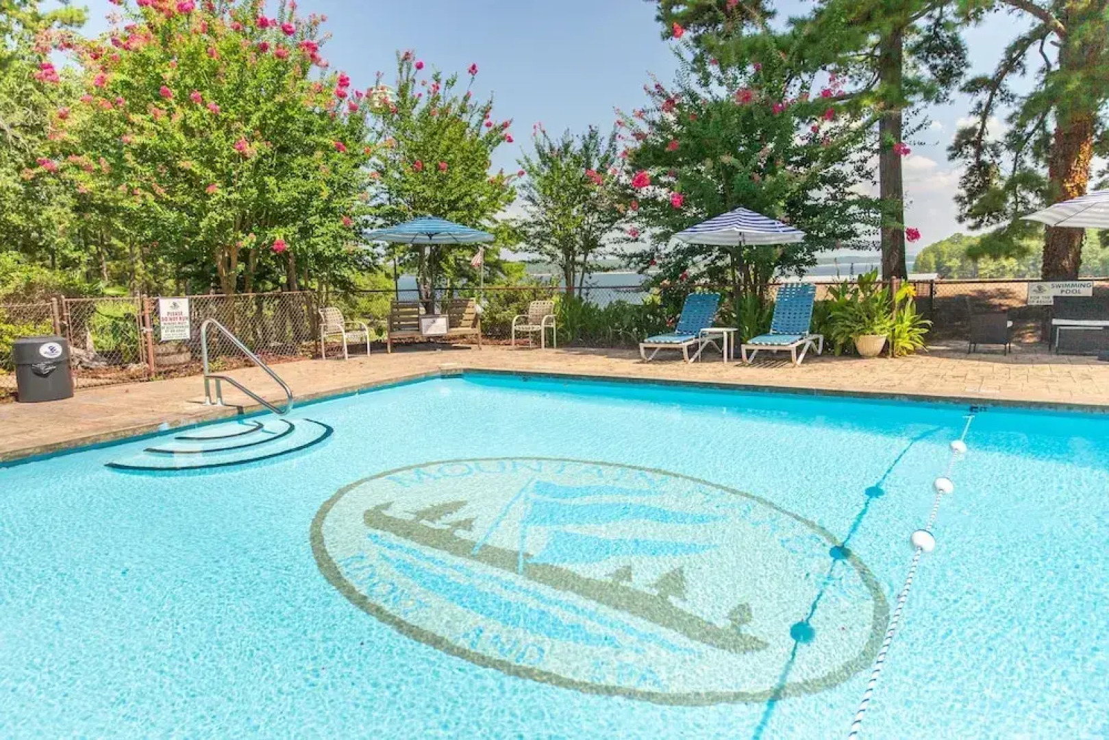 Two bedroom House with fenced in yard, covered patio area, located at the Joplin Inn at the entrance to Mountain Harbor, just 1 1/2 miles from Lake Ouachita. by RedAwning