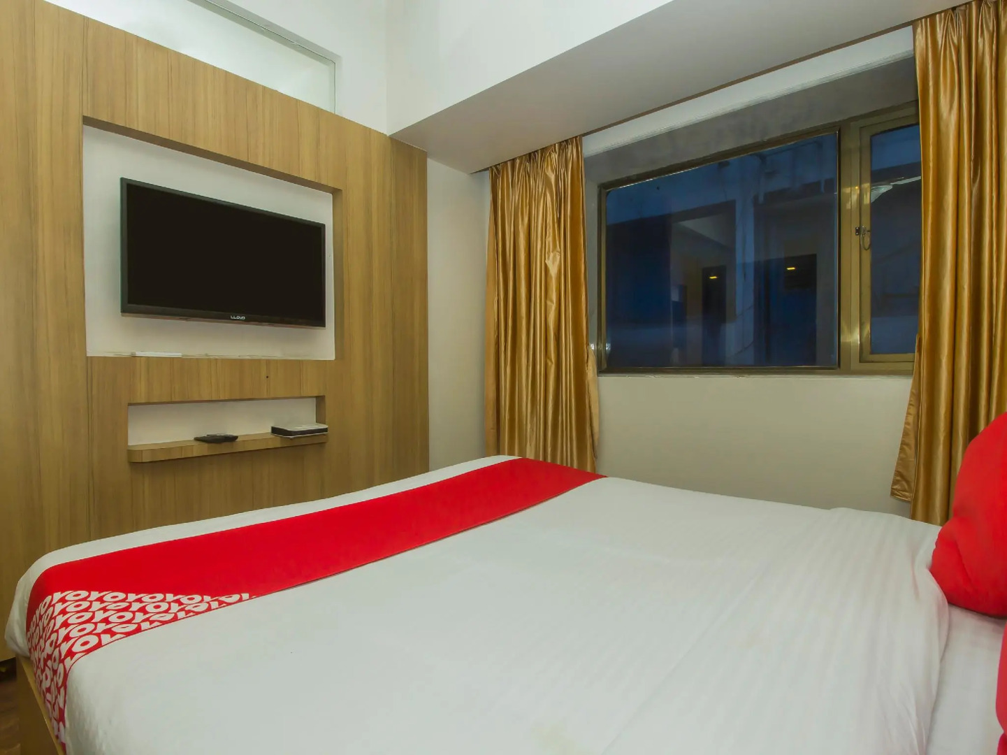 OYO 18748 Hotel Metro Palace