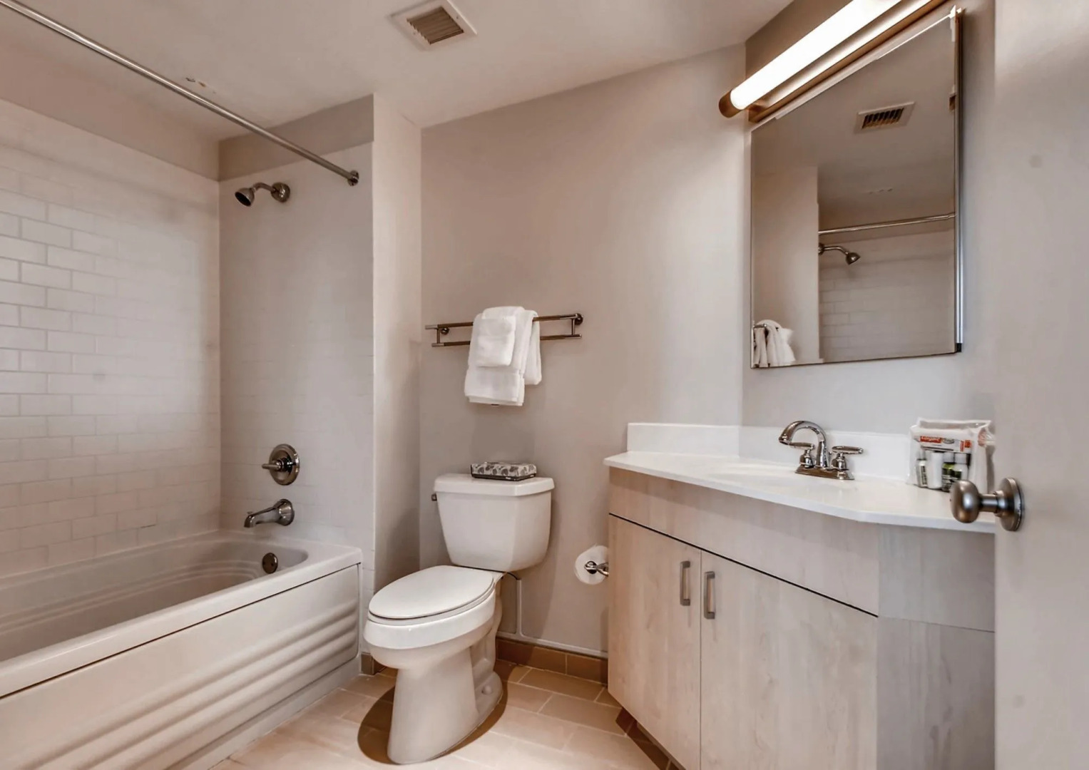 Global Luxury Suites at China Town