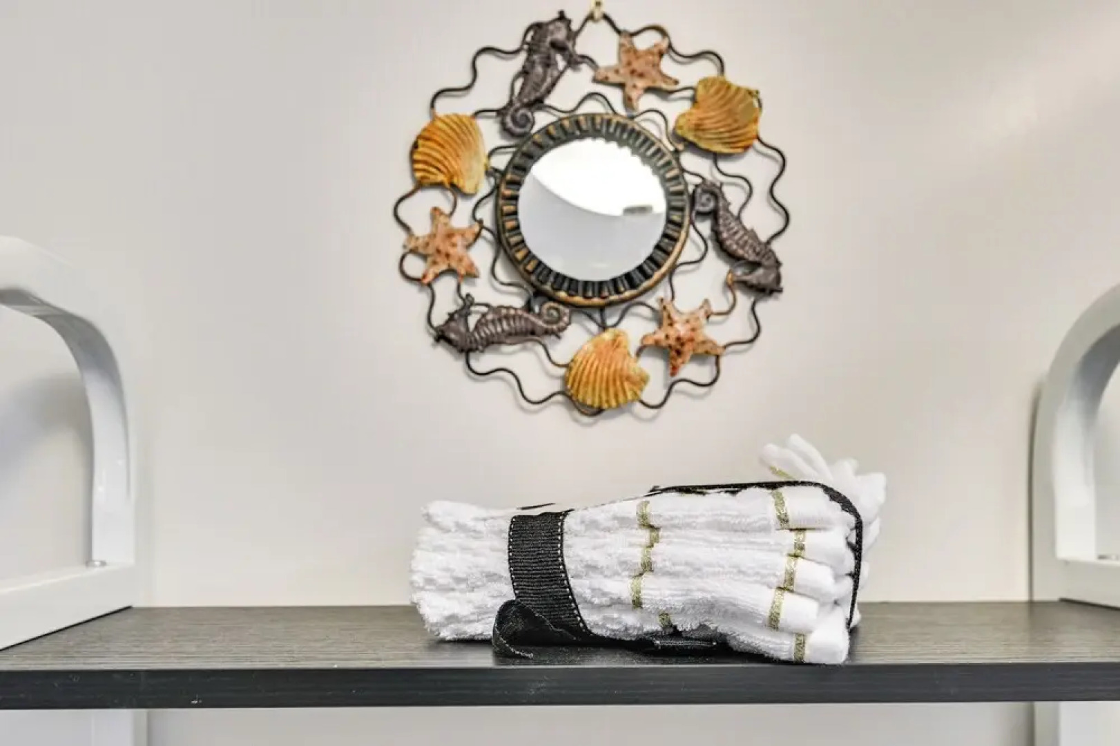 Walkable Elmont Studio: 19 Mi to New York City!