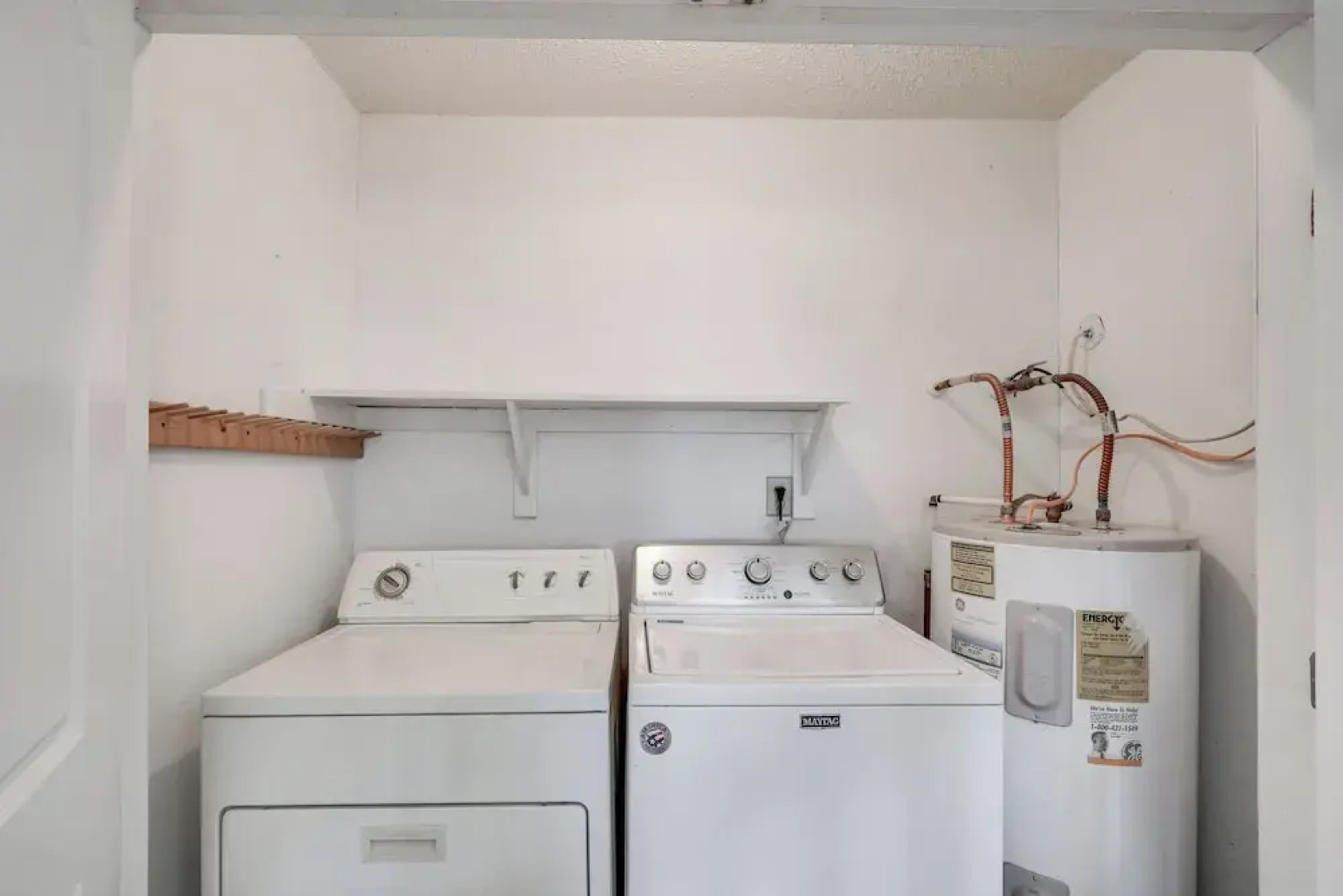 Sunny Corolla Home: Walk to Beach!