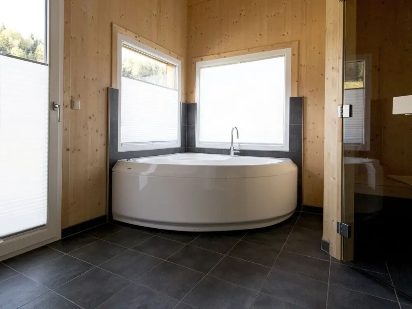 Nice Chalet With hot tub