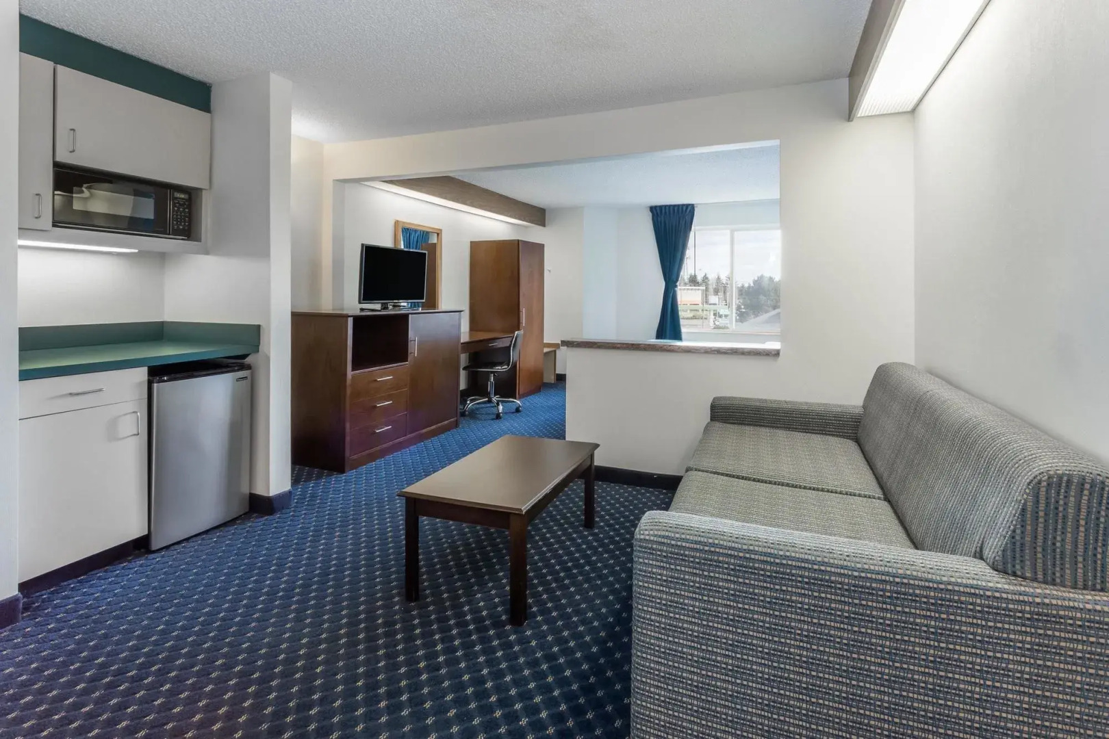 Howard Johnson Hotel & Suites by Wyndham Vancouver