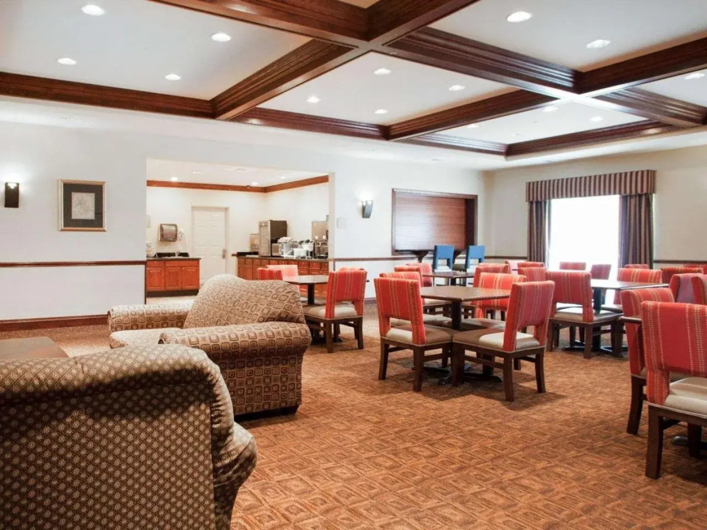 Holiday Inn Express & Suites Milwaukee Nw Park Place by IHG