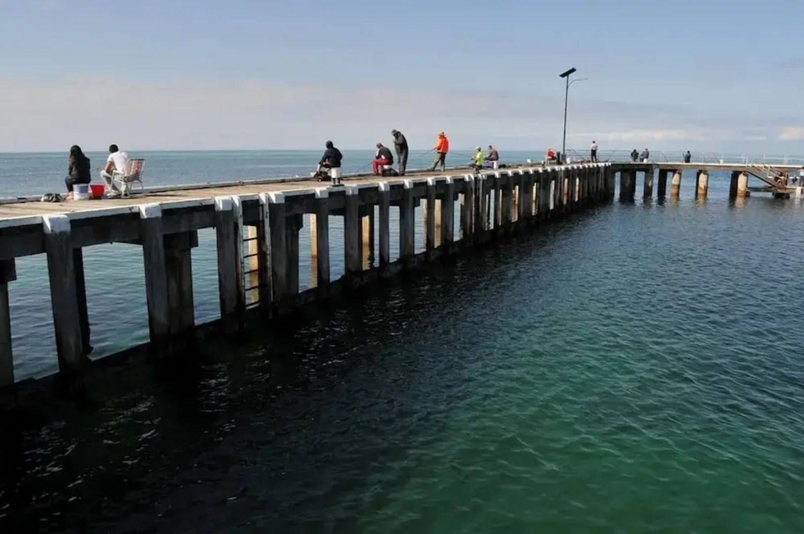 Modern & Cosey 4bedroom House Walk to Beach