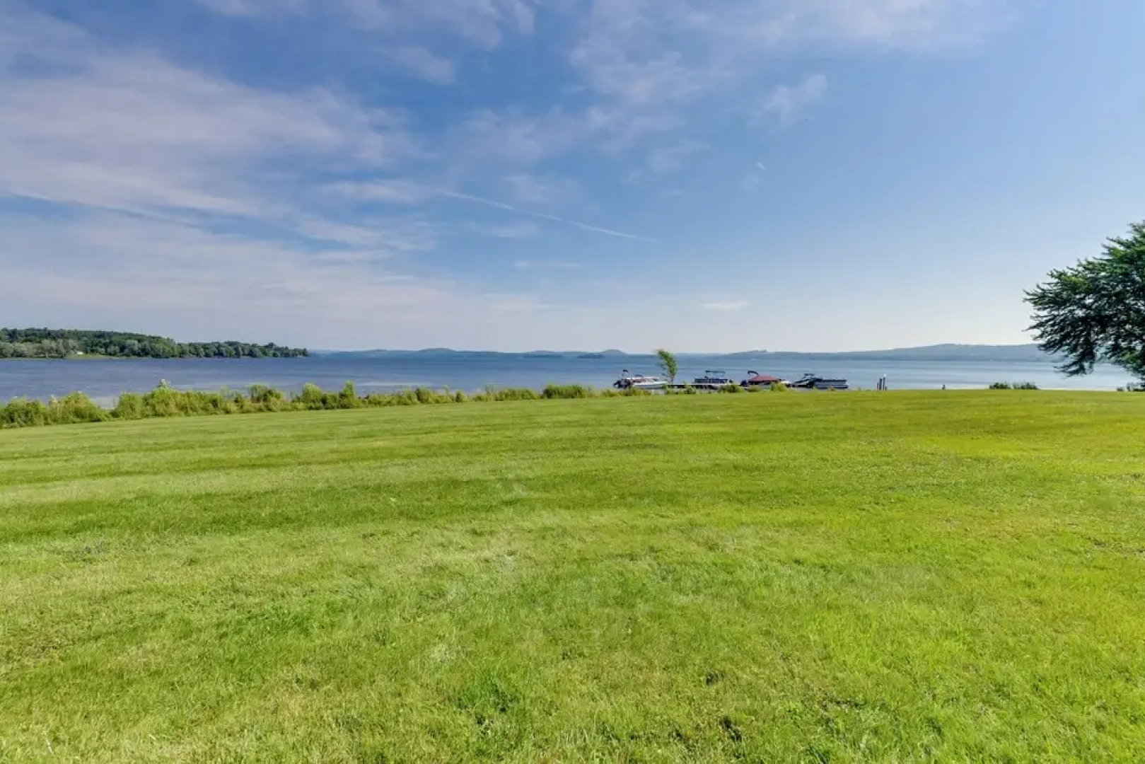 Pool Access: Waterfront Lake Memphremagog Condo!