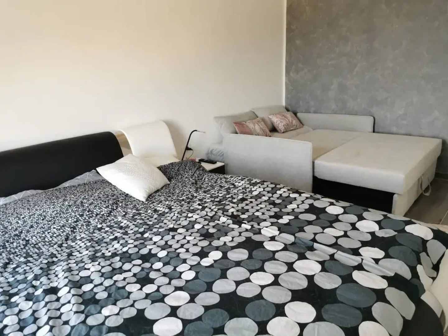 Luxurious 2-bed Appartment in Mandre With Pool