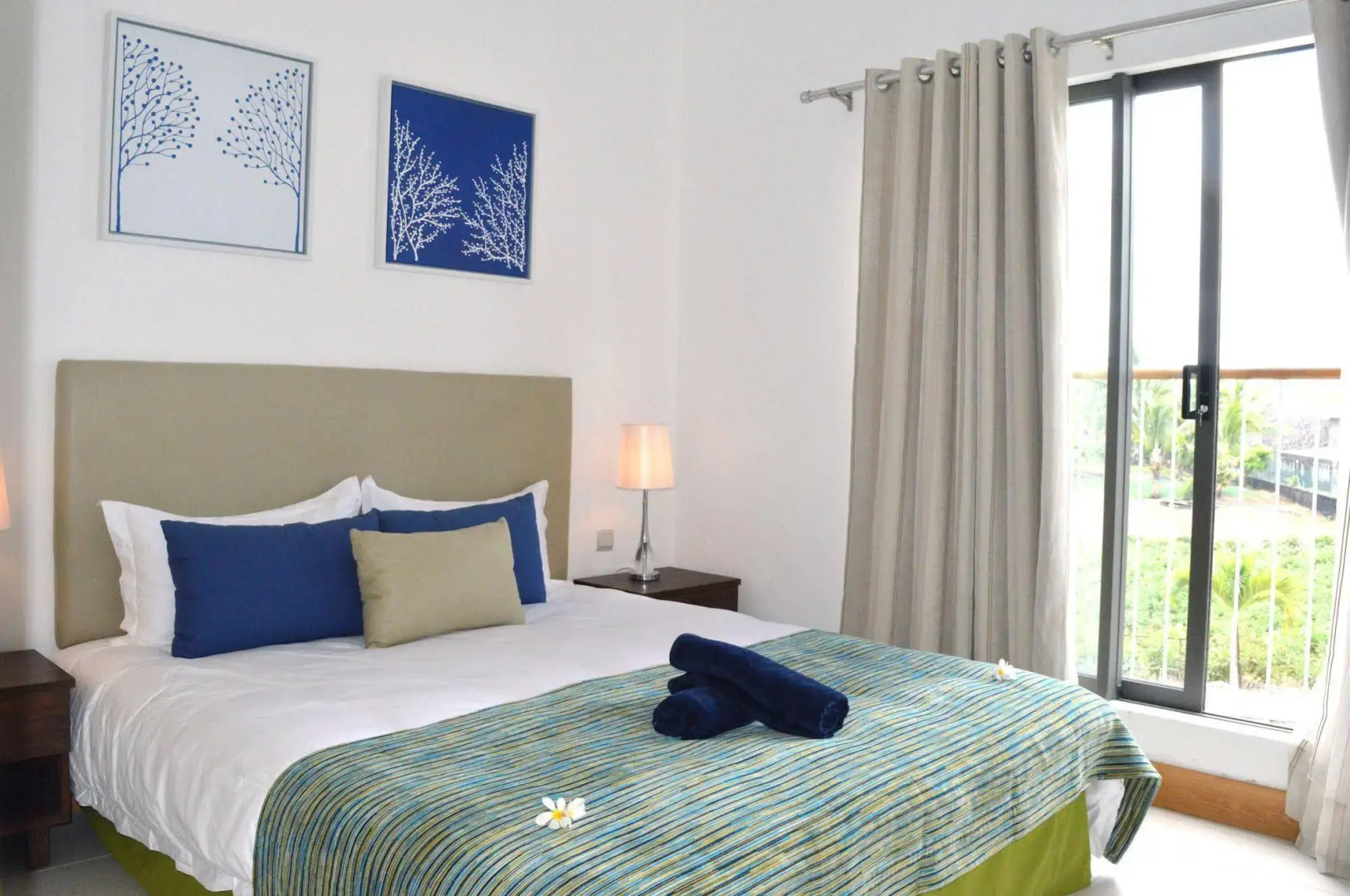 Rose Des Sables Beachfront Apartments