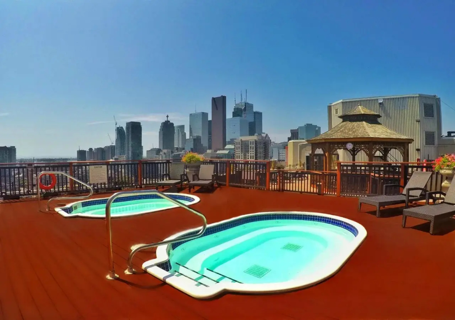 Grand Hotel & Suites