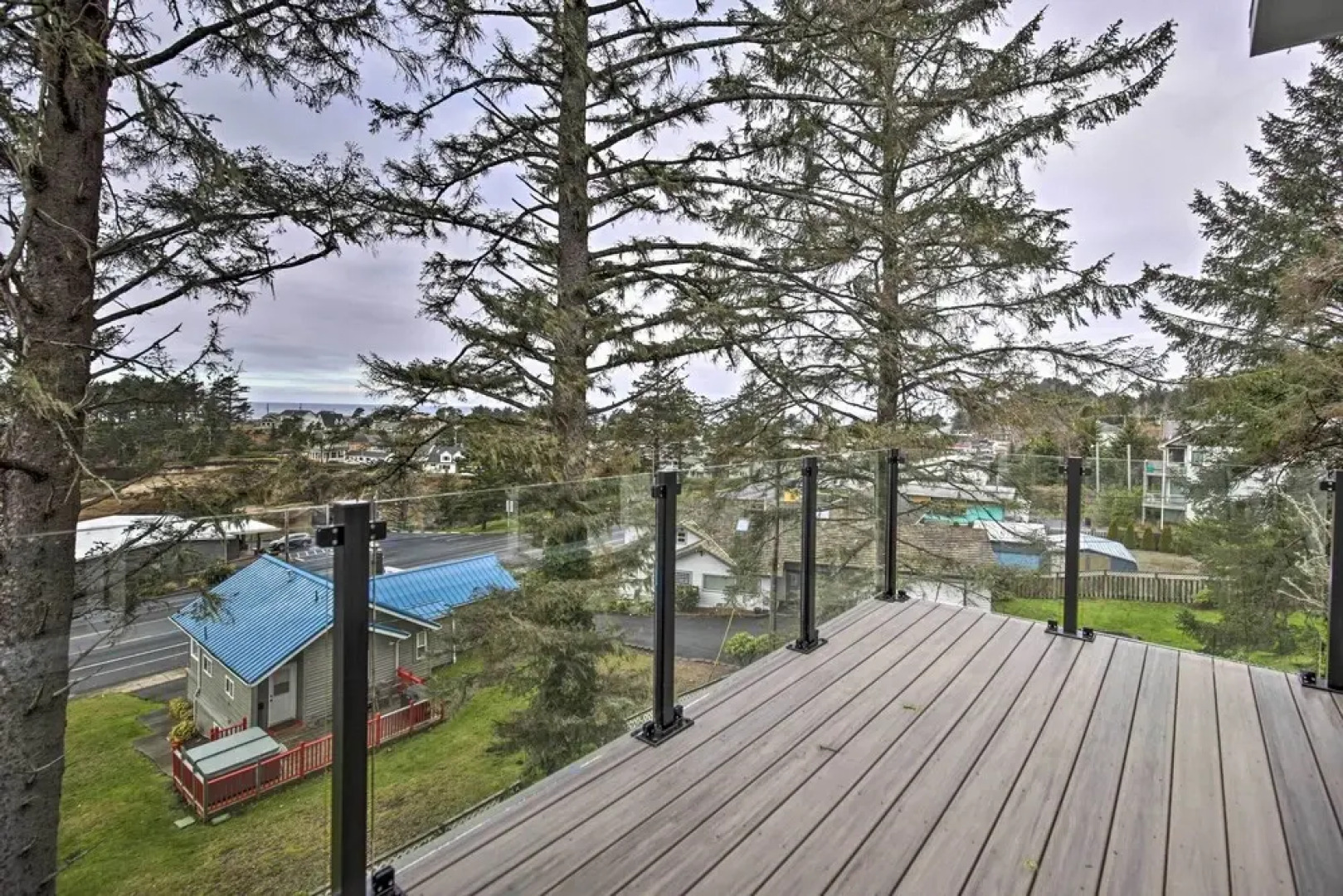 Depoe Bay Townhome w/ Deck & Stunning Ocean Views!
