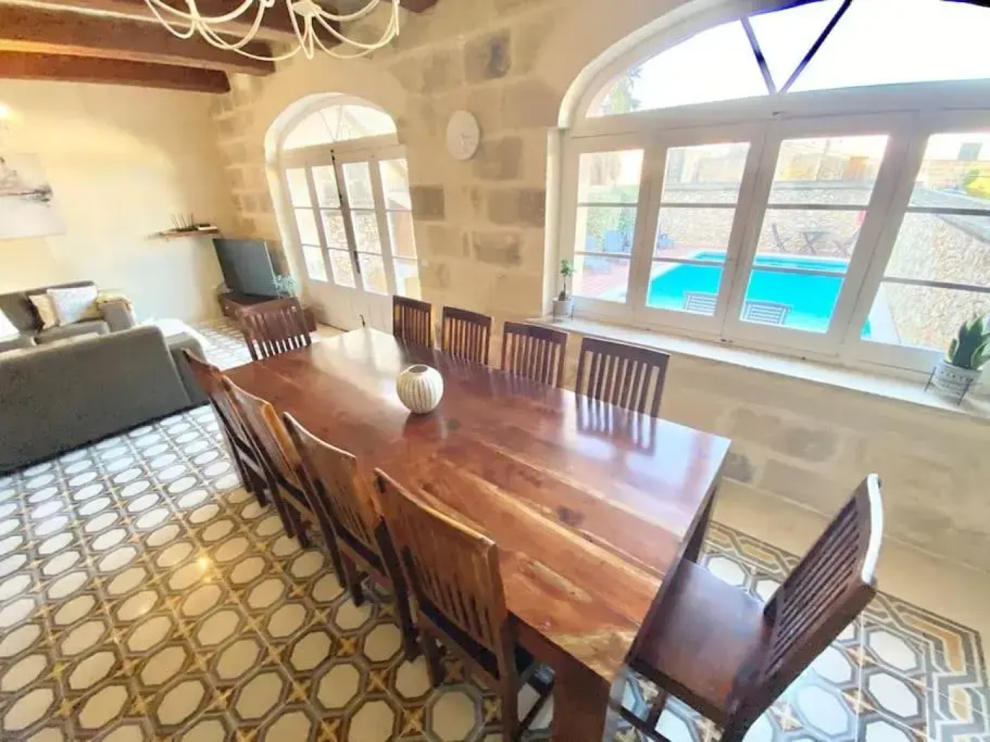 Villa Rossa Gozo - 5 bedroom ensuite with pool & jacuzzi