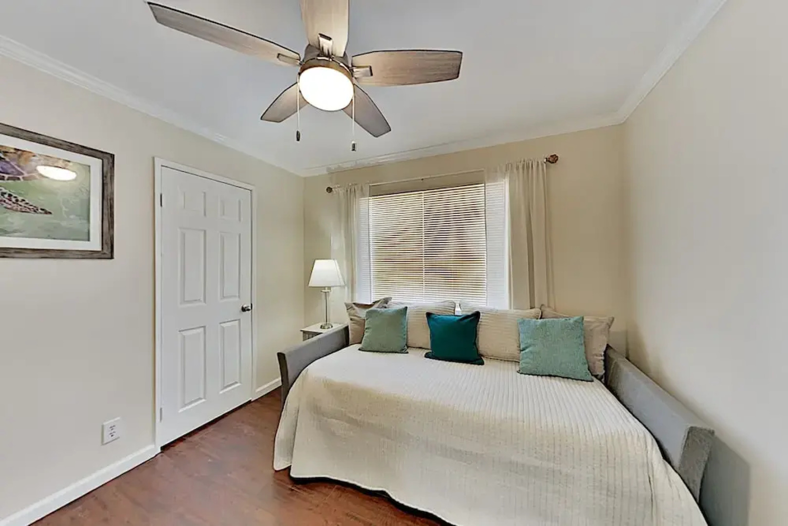 2399chat 4 Bedroom Home