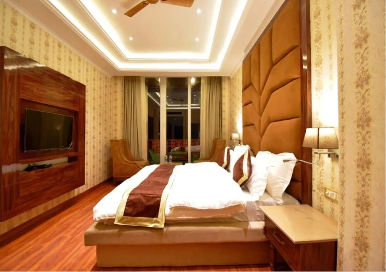 TIH The Grand Him Queen