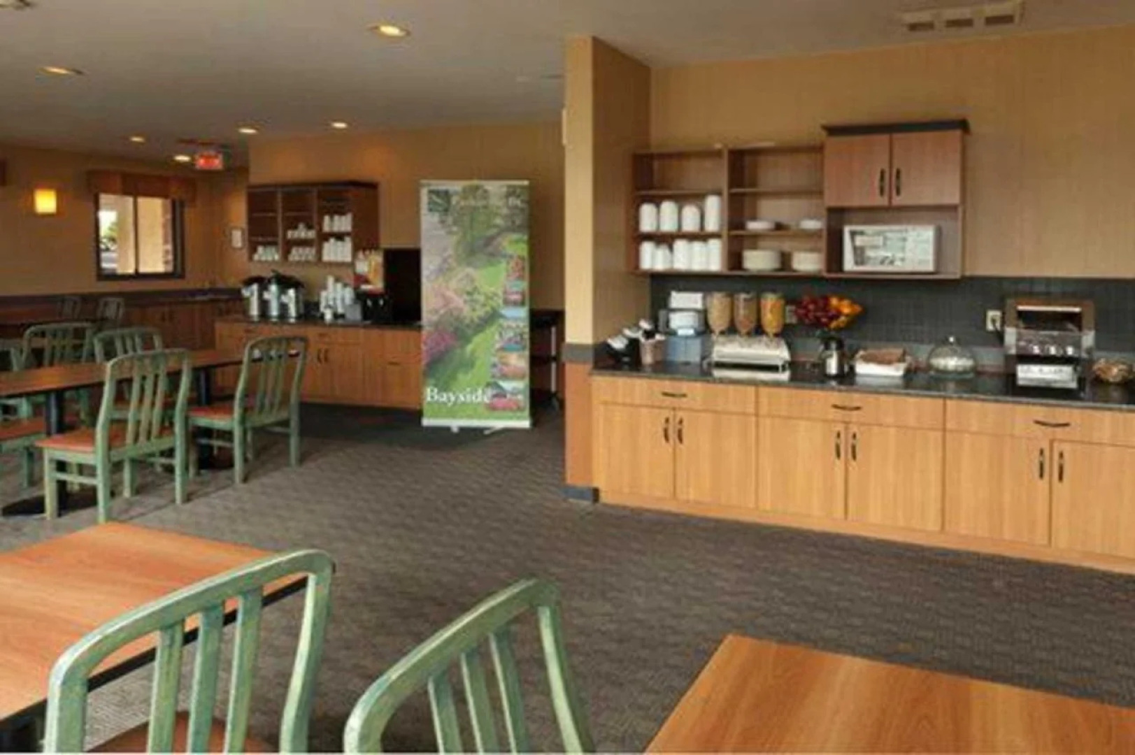 Econo Lodge Inn & Suites