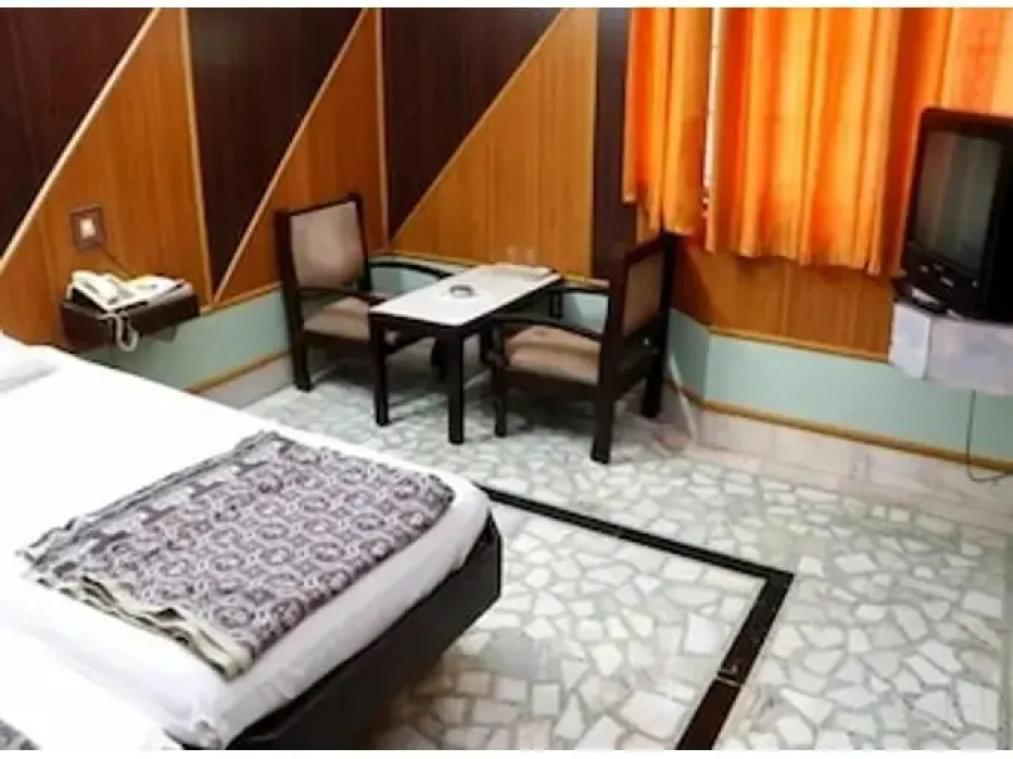 Iroomz Ashoka Comforts