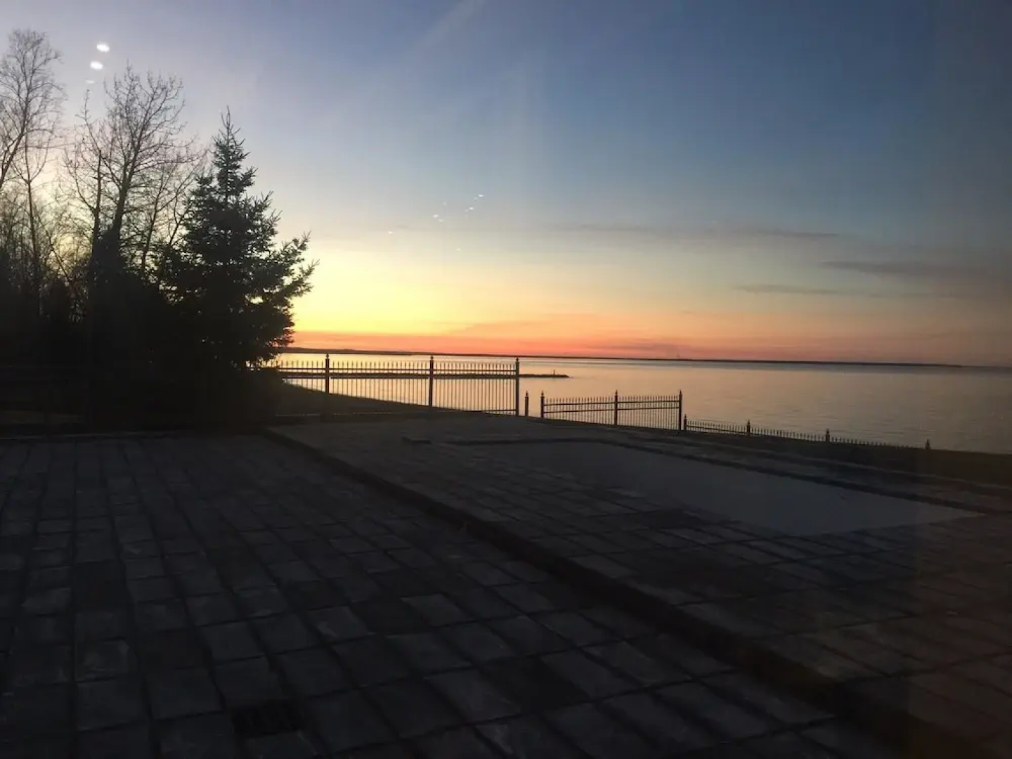 Chalet With 2 Bedrooms in Mashteuiatsh, With Wonderful Lake View