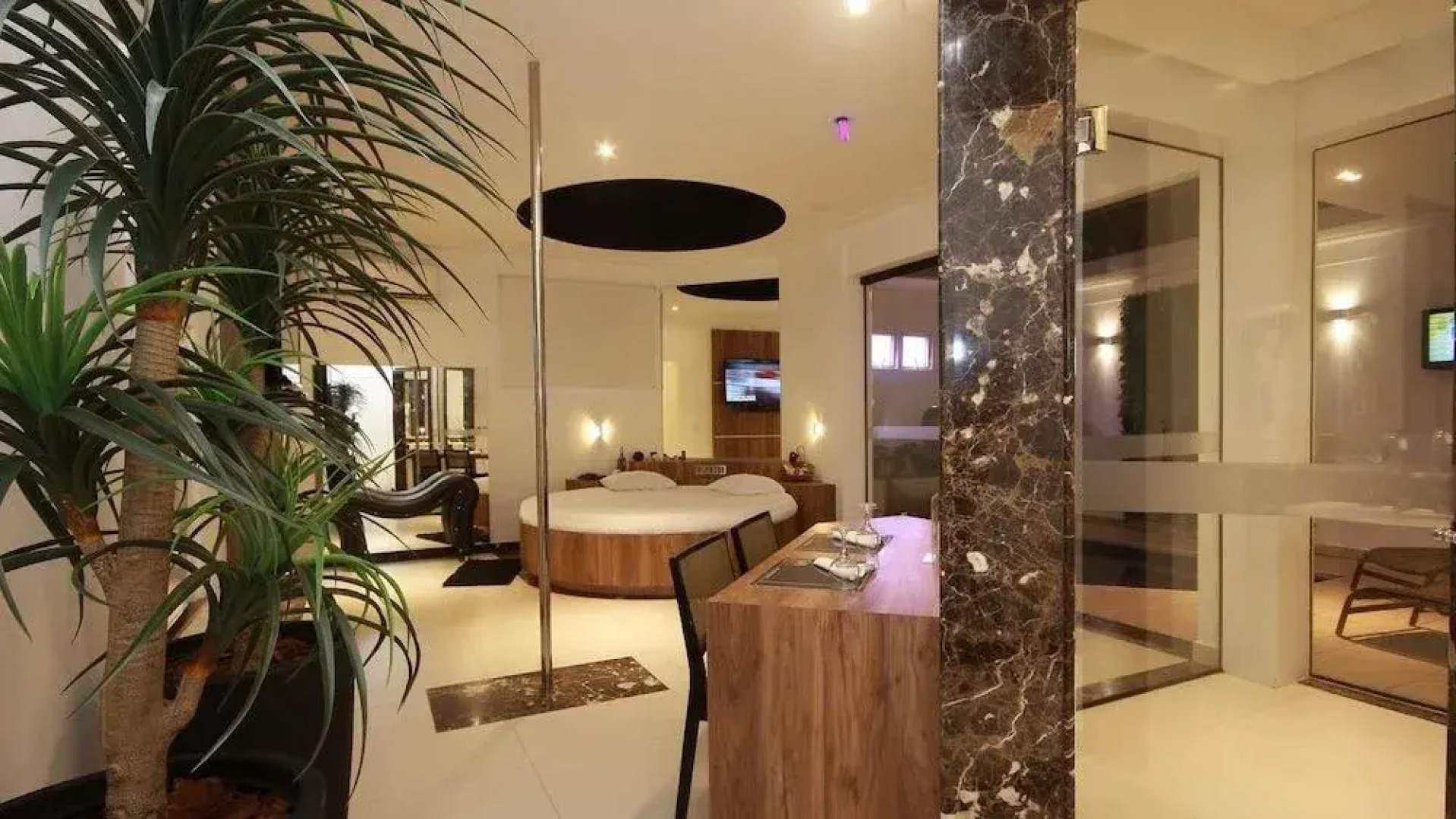 Motel Imperium Adults Only