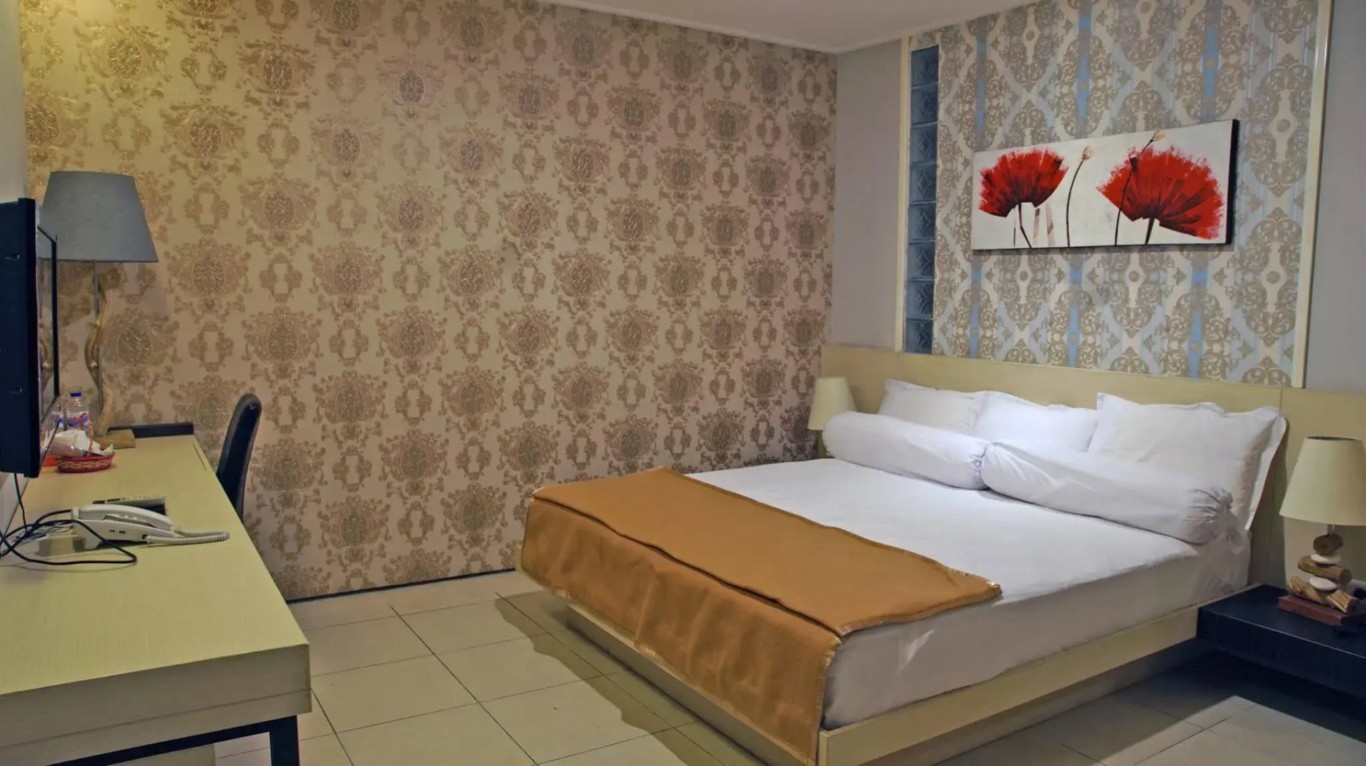 RedDoorz Near Ciputra World