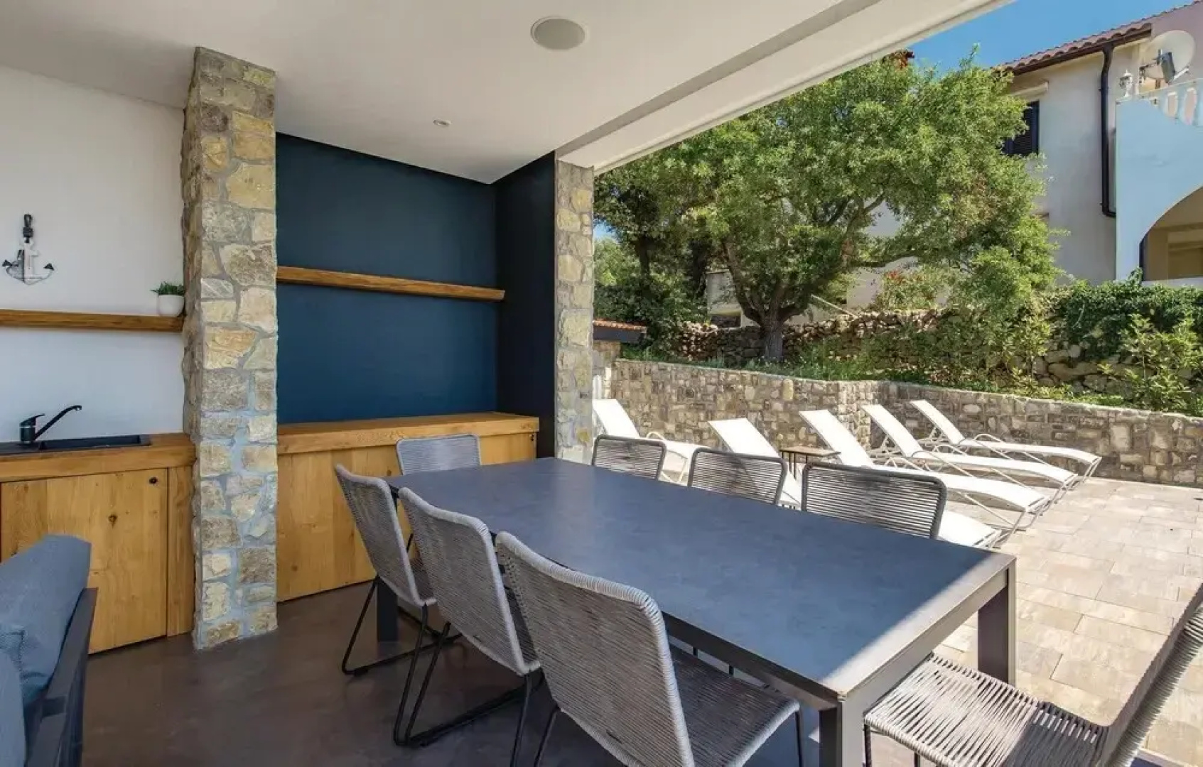 Stunning Home in Lun With 4 Bedrooms, Wifi and Outdoor Swimming Pool