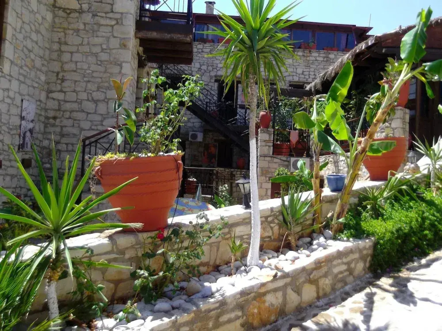 Stone Village Petrino Horio