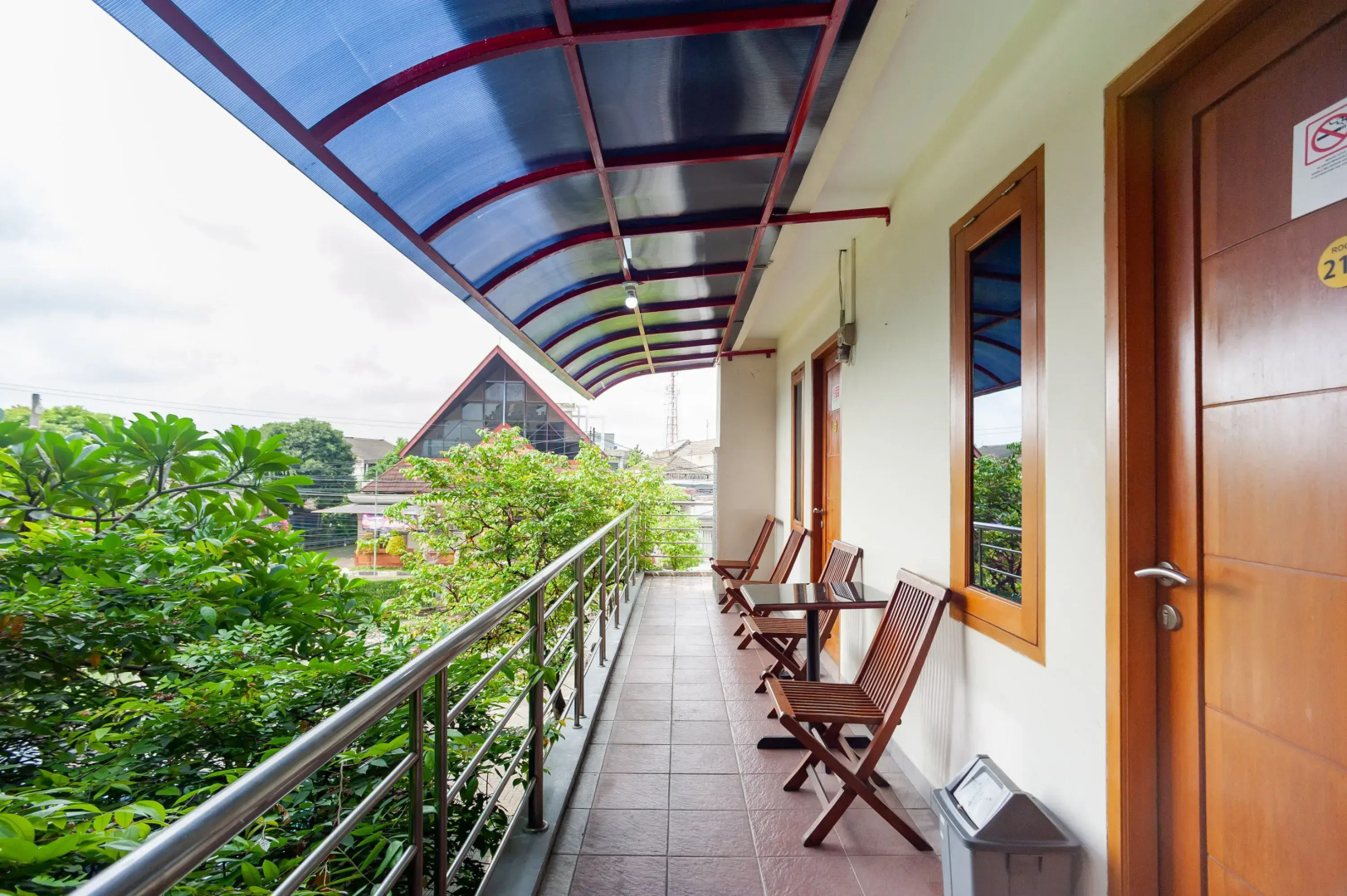 RedDoorz Plus near Universitas Indonesia