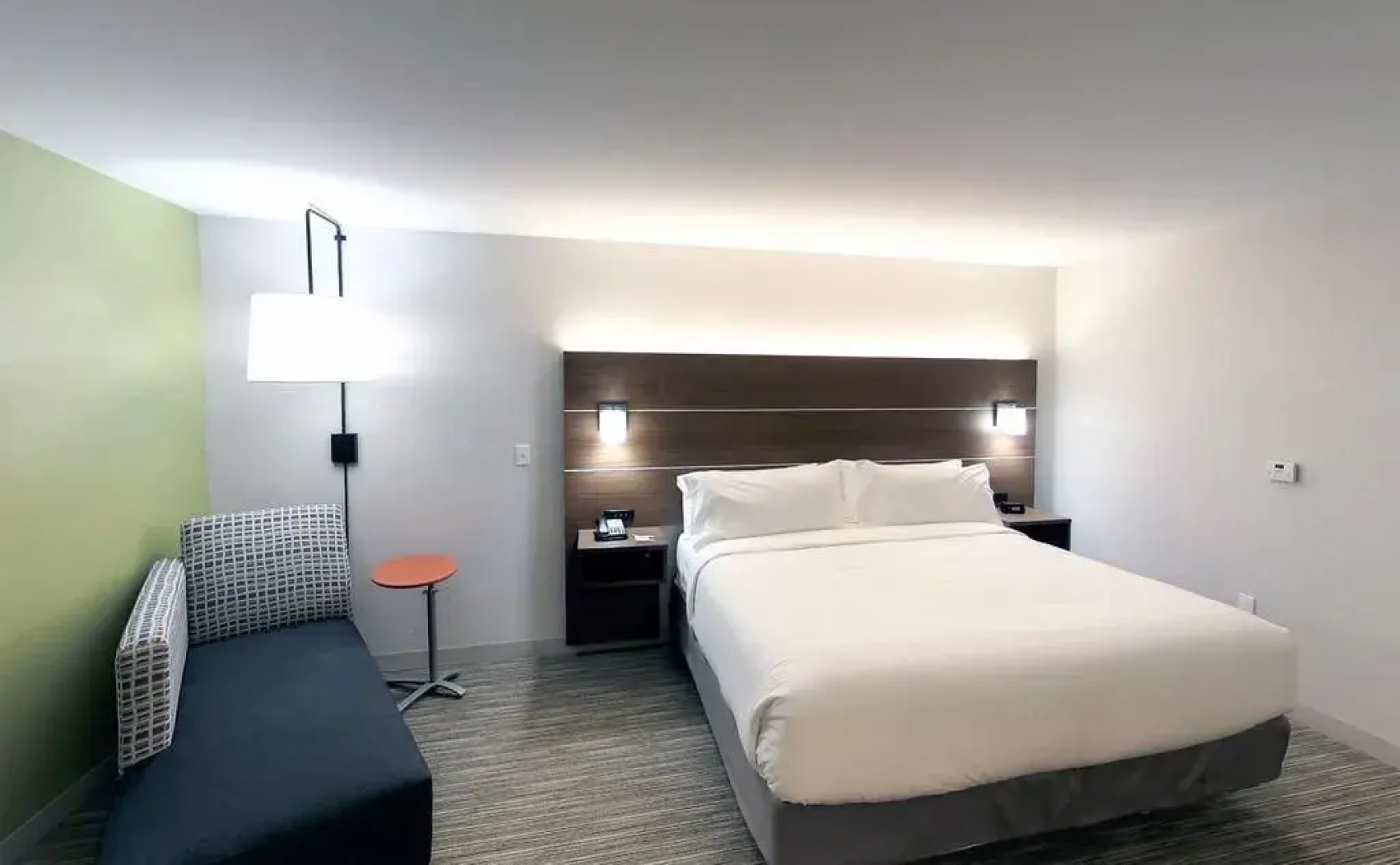 Holiday Inn Express & Suites Detroit Northwest Livonia