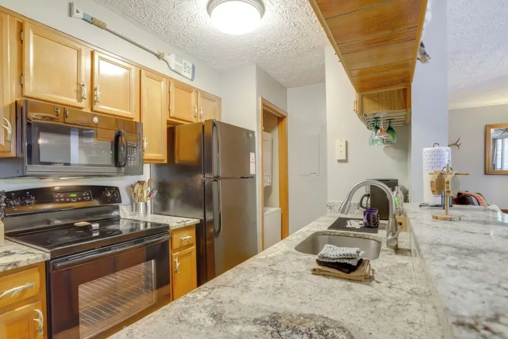 1/2 Mi to Marina: Lake Arrowhead Condo!