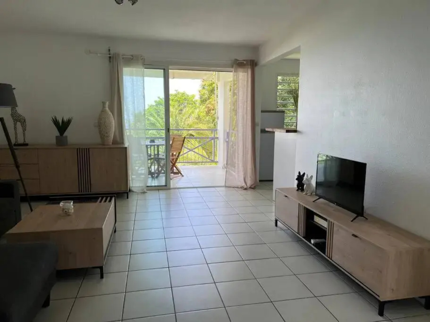 Zabana Lodge, dans un jardin tropical avec piscine