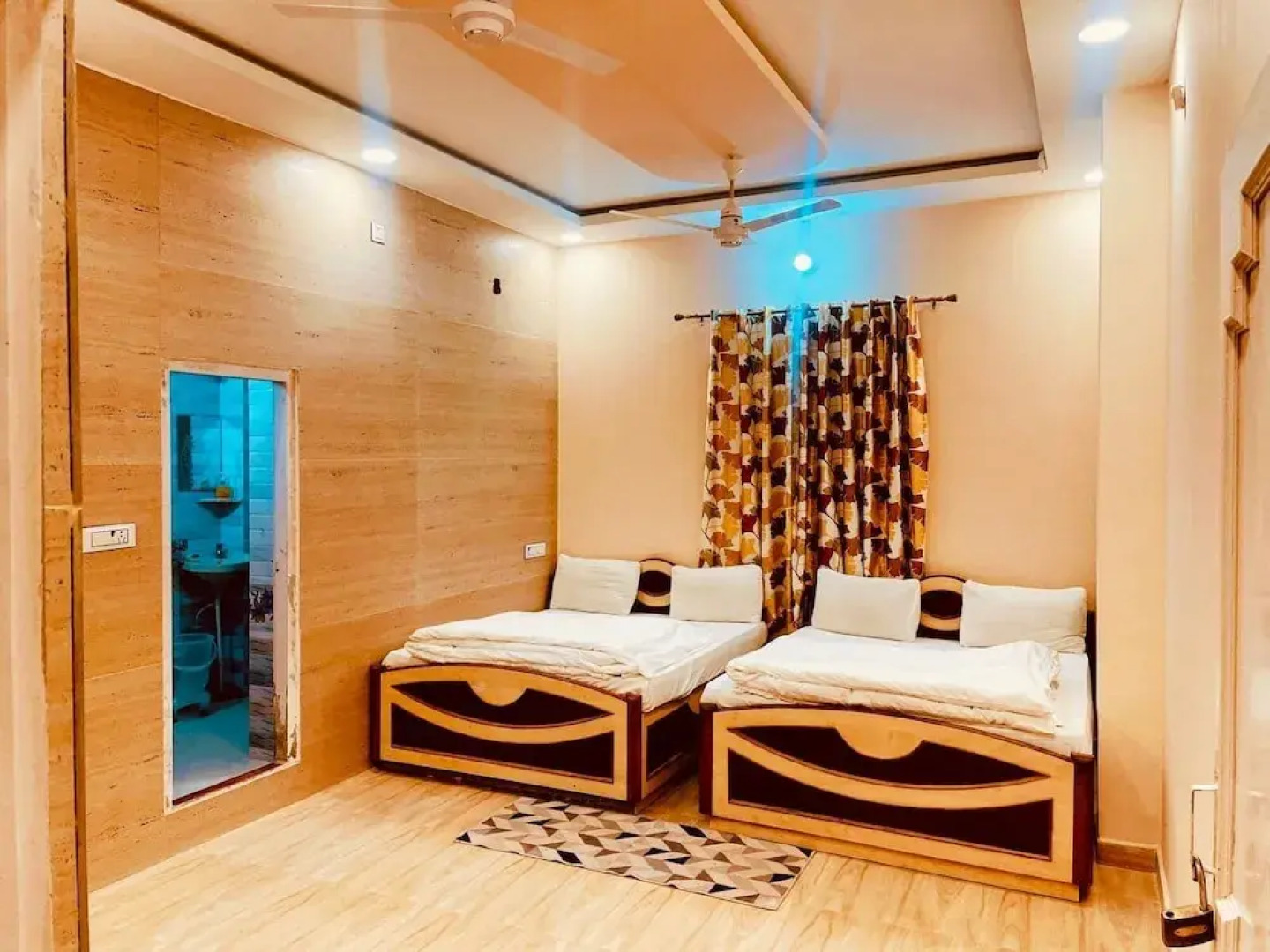 Sunrise Hotel & Restaurant