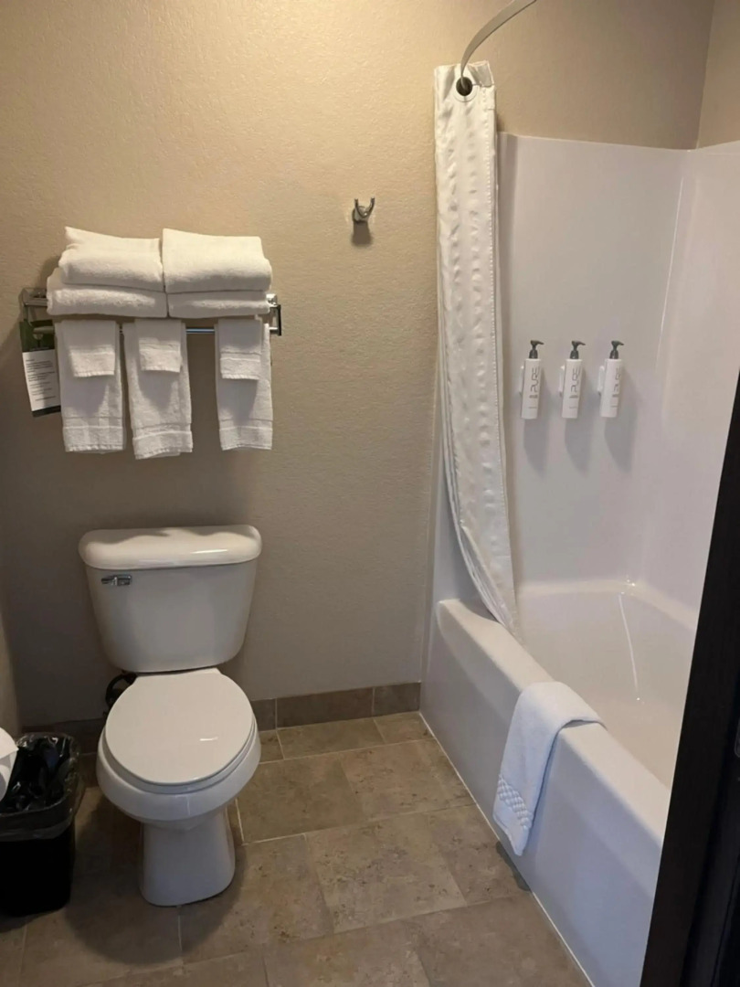 Cobblestone Inn & Suites - Denison - Oak Ridge