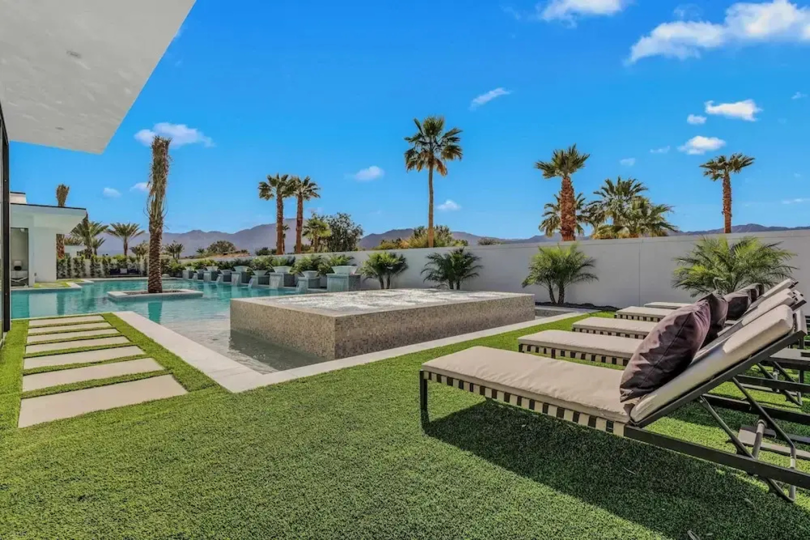 Sleeps 31 2 Luxury Villas w/ Pool + Spa, Putting Green Bravo by Avantstay