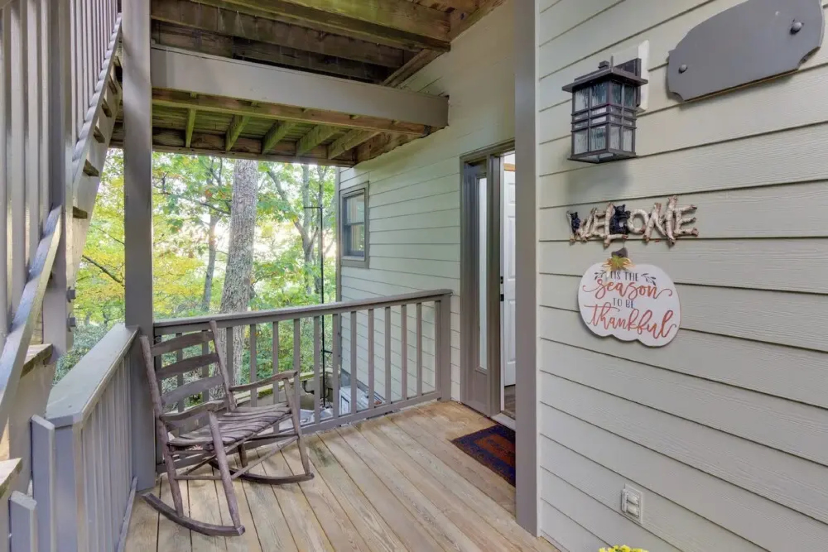 Hiking On-site: Mtn-view Burnsville Condo!