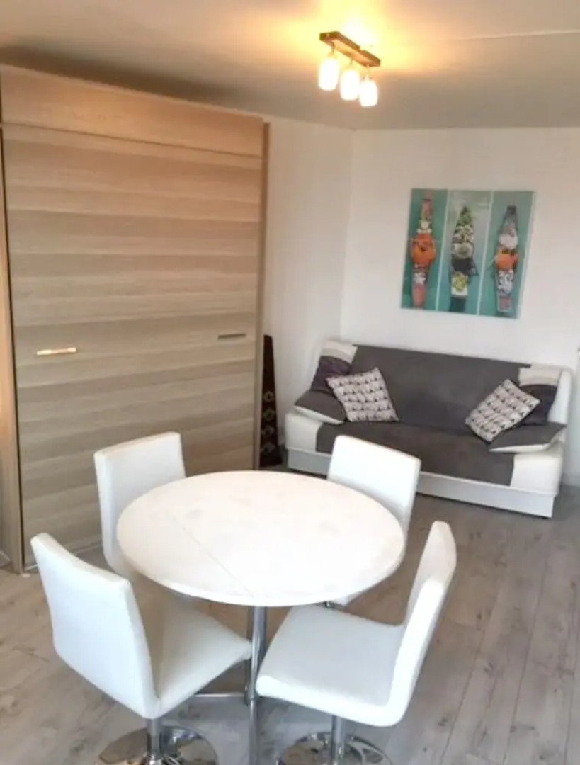 Apartment With one Bedroom in Balaruc-les-bains, With Wonderful Lake V