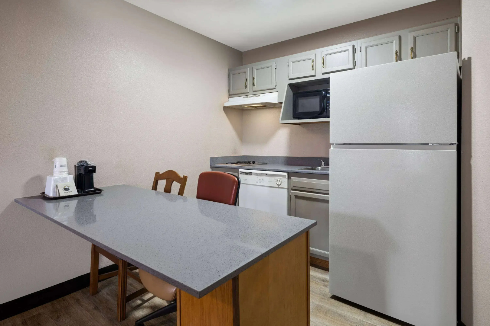 Days Inn & Suites by Wyndham Kokomo