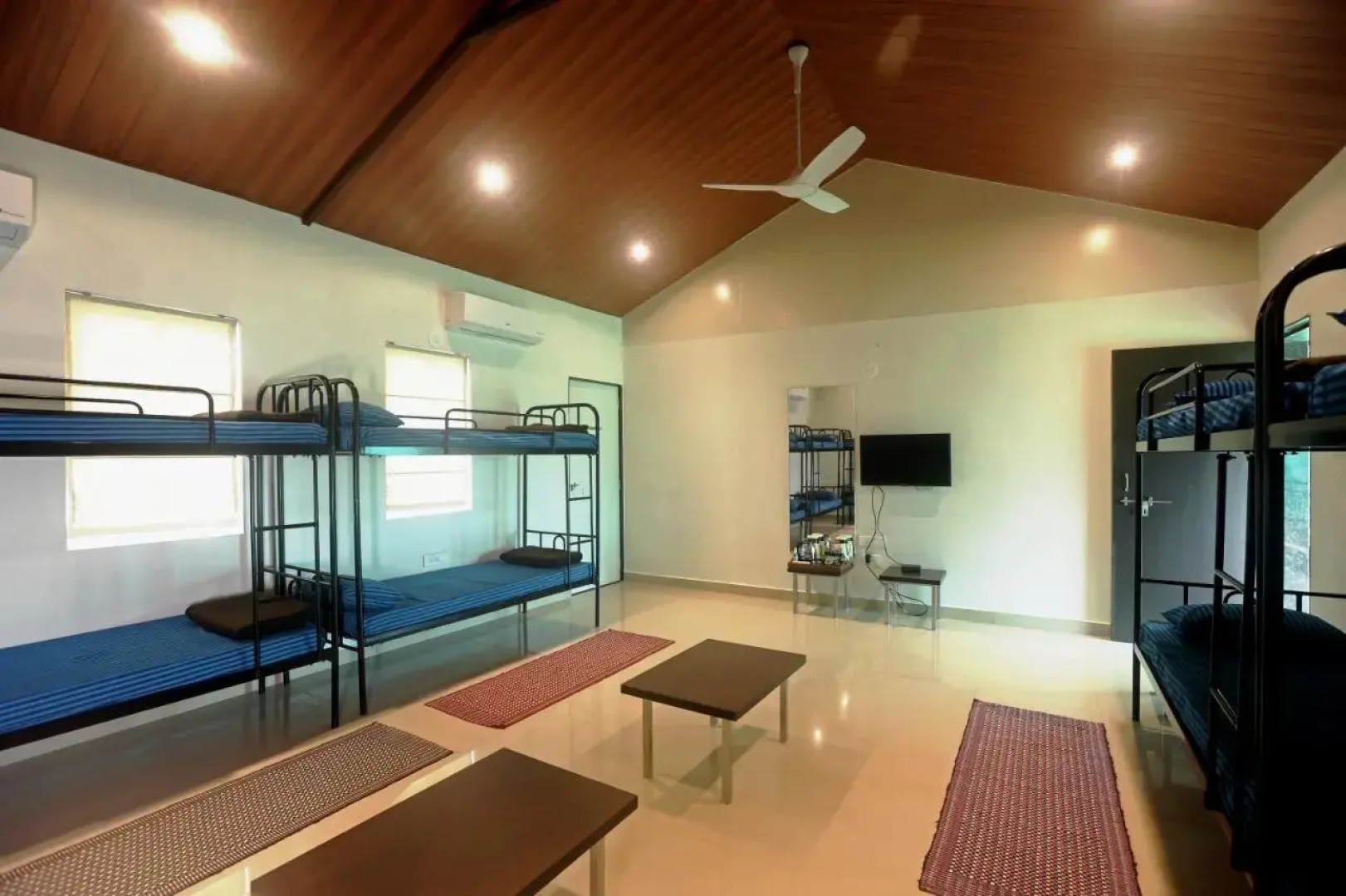 D Clouds Pure Veg, Gaganbawada