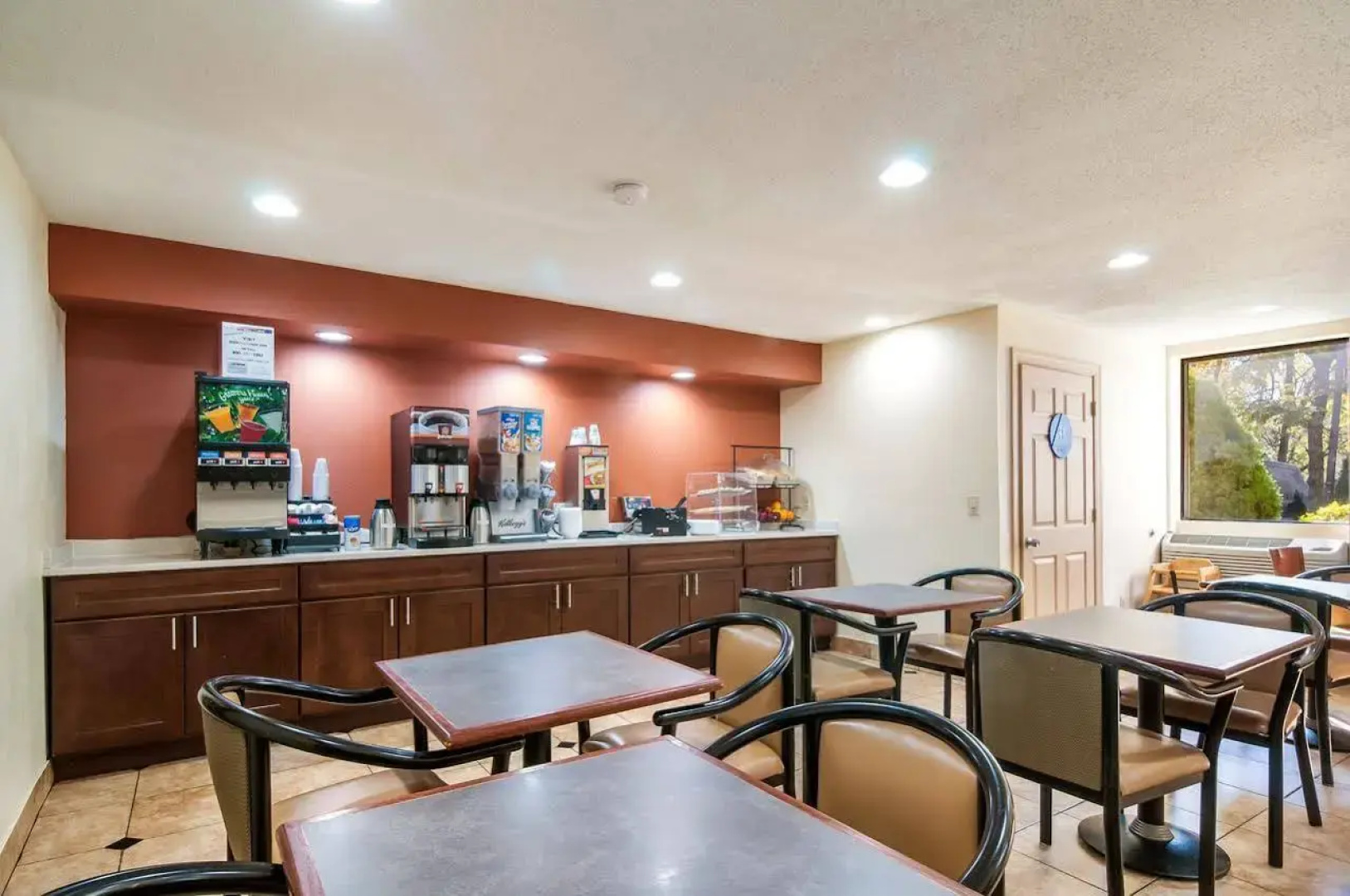 Red Carpet Inn - Newark Airport