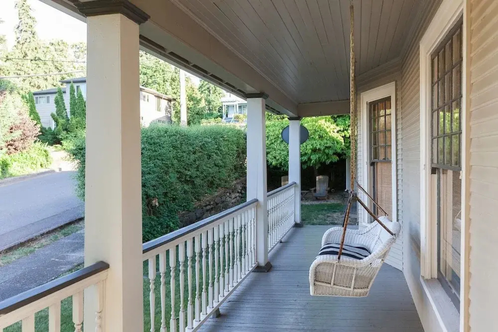 Cascade Chic 3 Bedroom Home by RedAwning